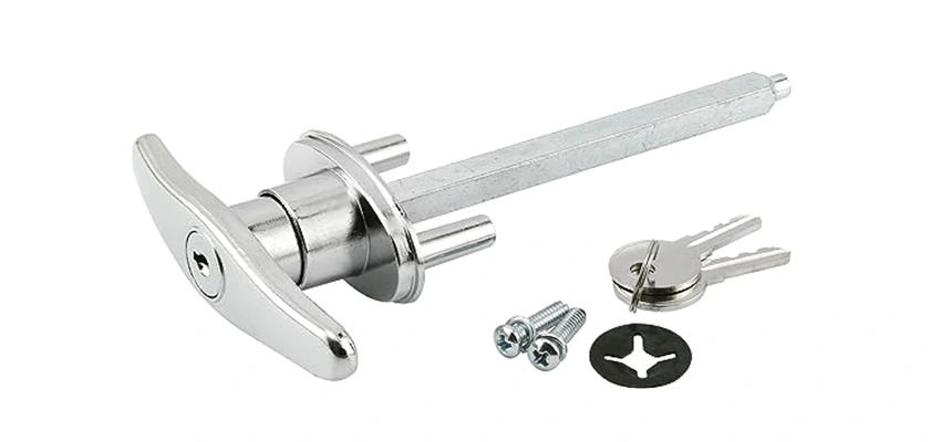 Old Style Garage Door Locks Replacements in Fruitridge Pocket, California