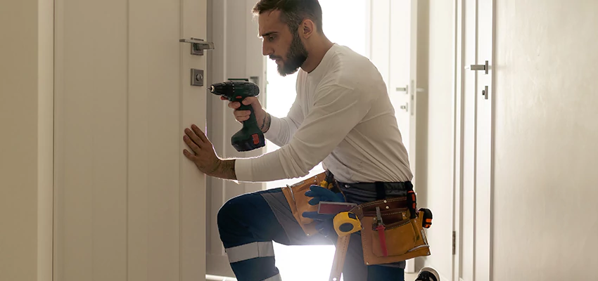 Mailbox Lock Installation Expert in Fruitridge Pocket, California